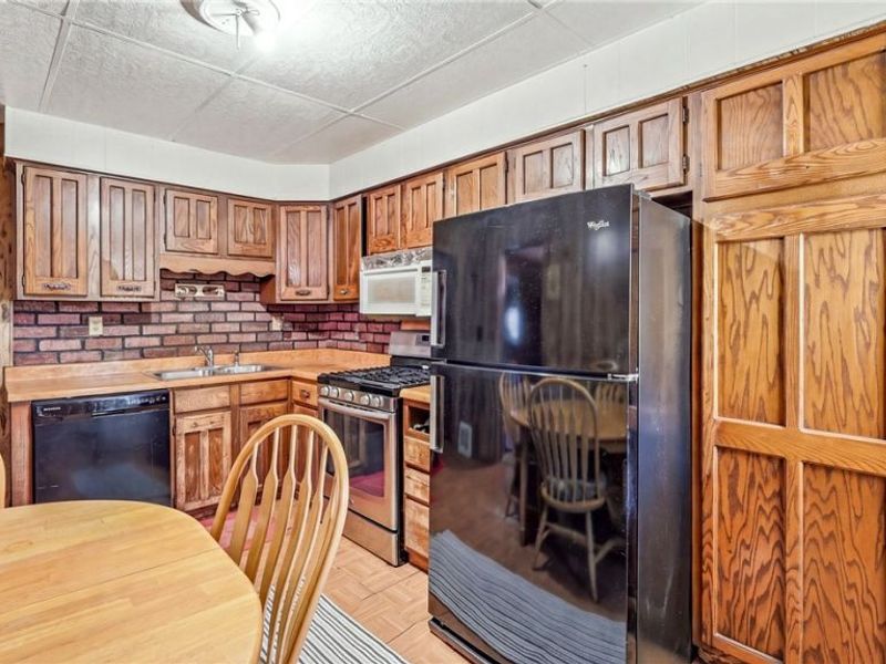 264 Valley Drive, Youngstown, OH 44505 Photo 4