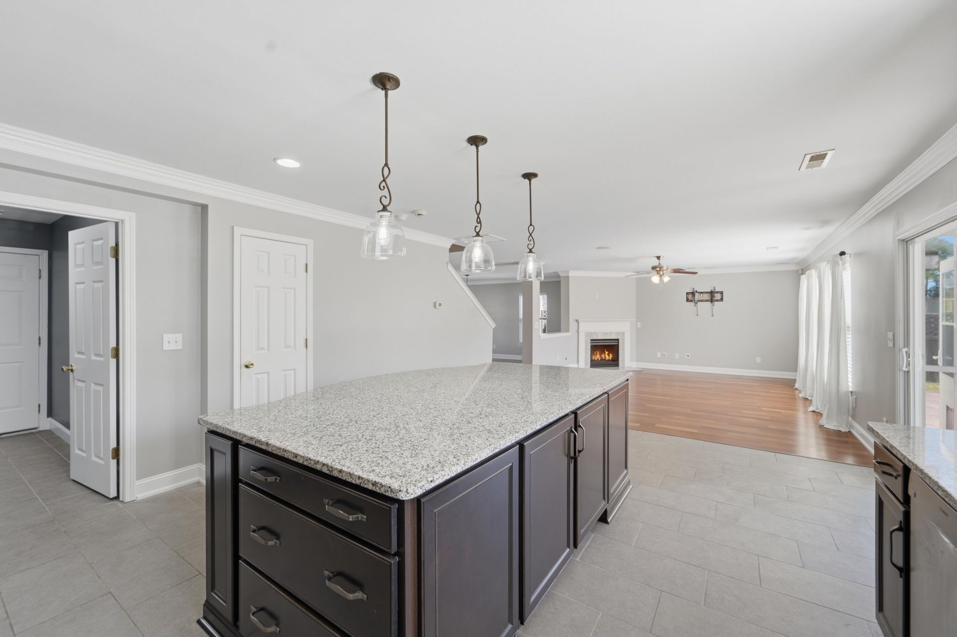 351 Albrighton Way Photo 14