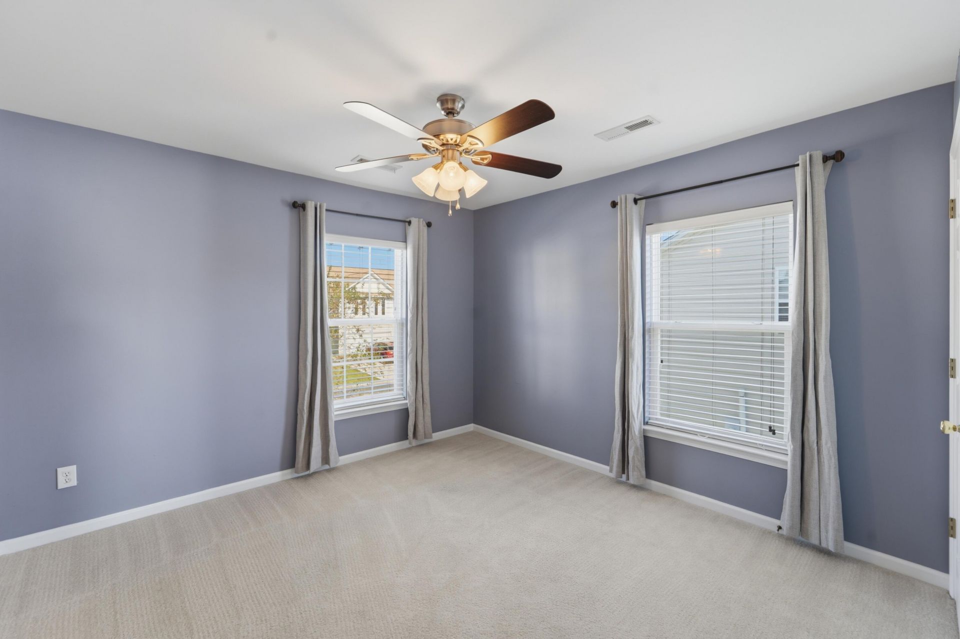 351 Albrighton Way Photo 32