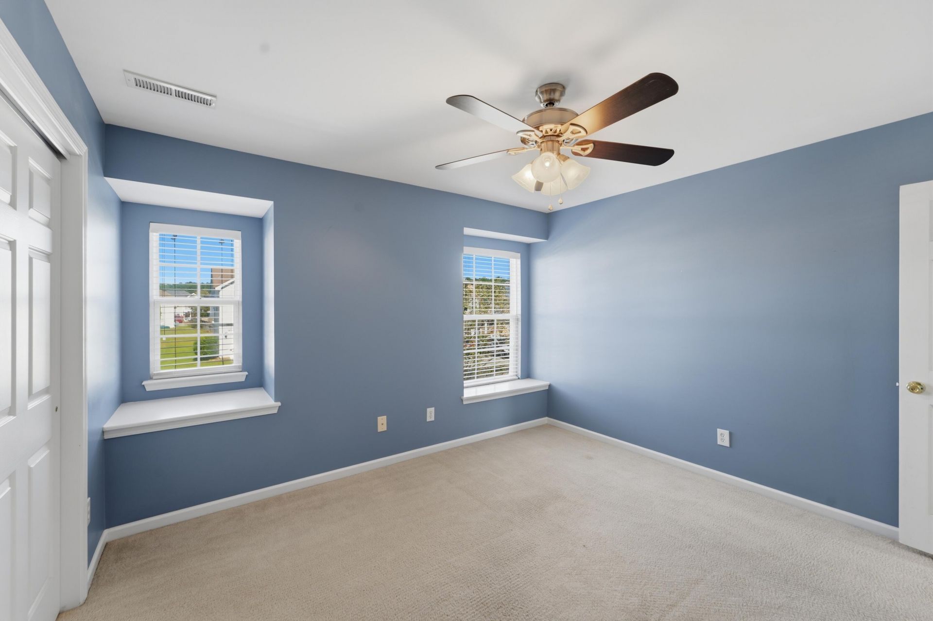 351 Albrighton Way Photo 34