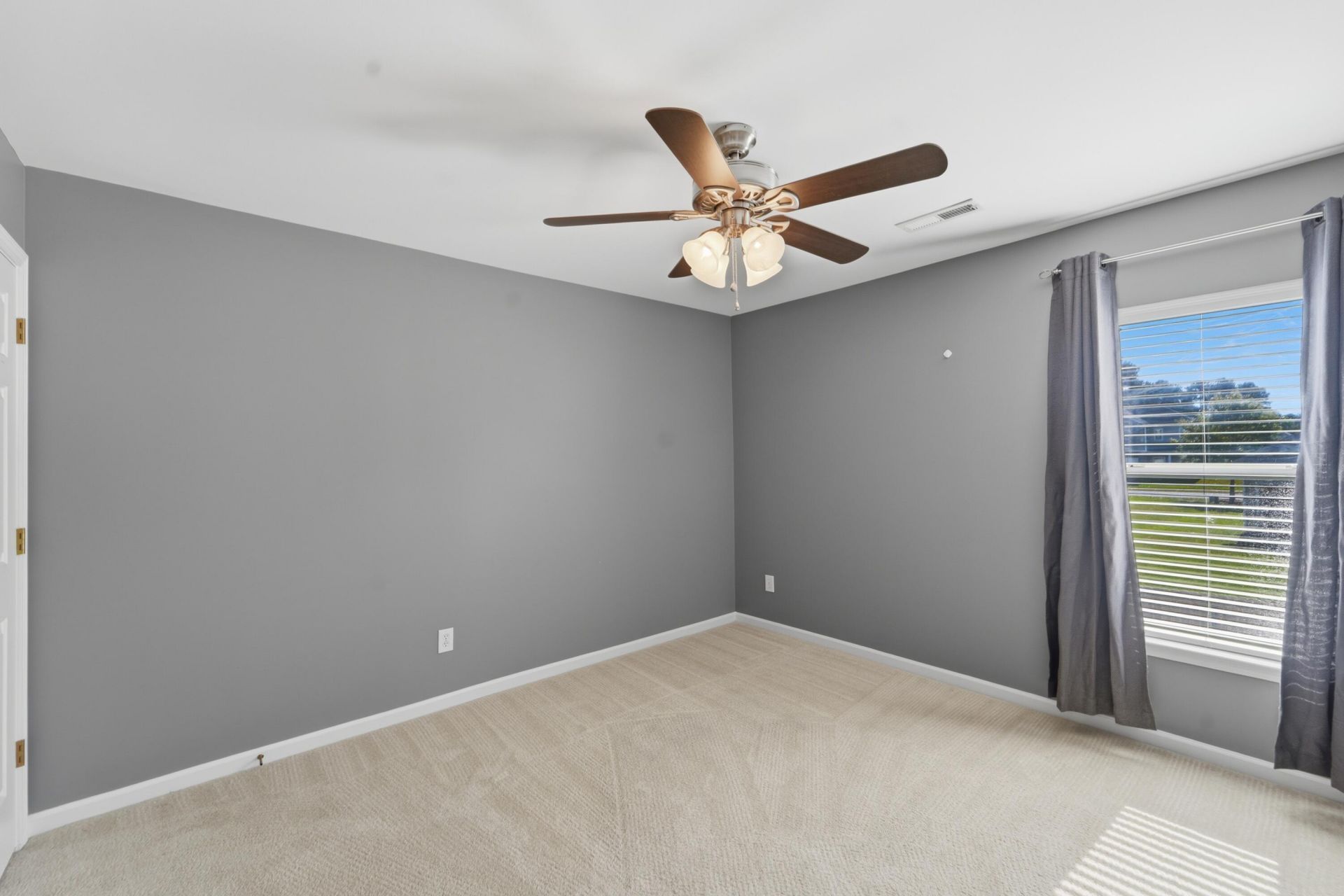 351 Albrighton Way Photo 37