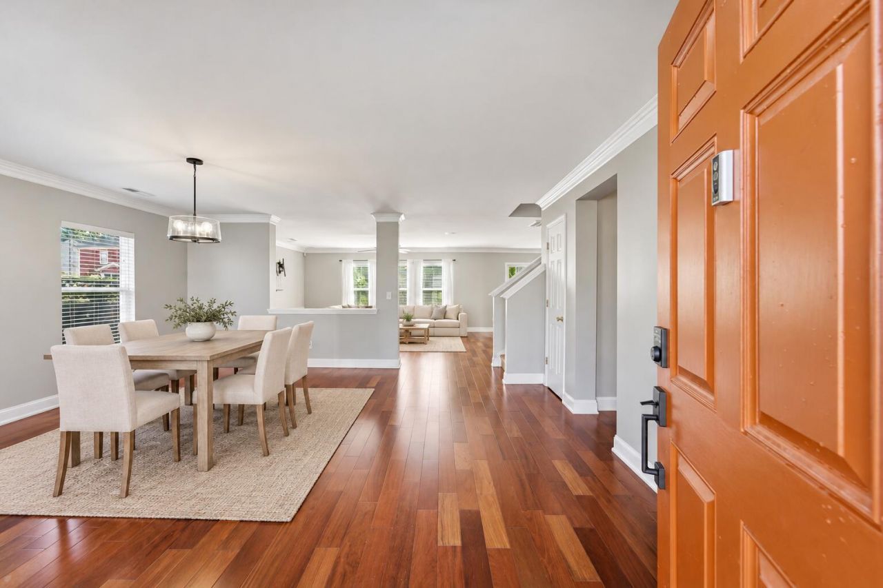 351 Albrighton Way Photo 4