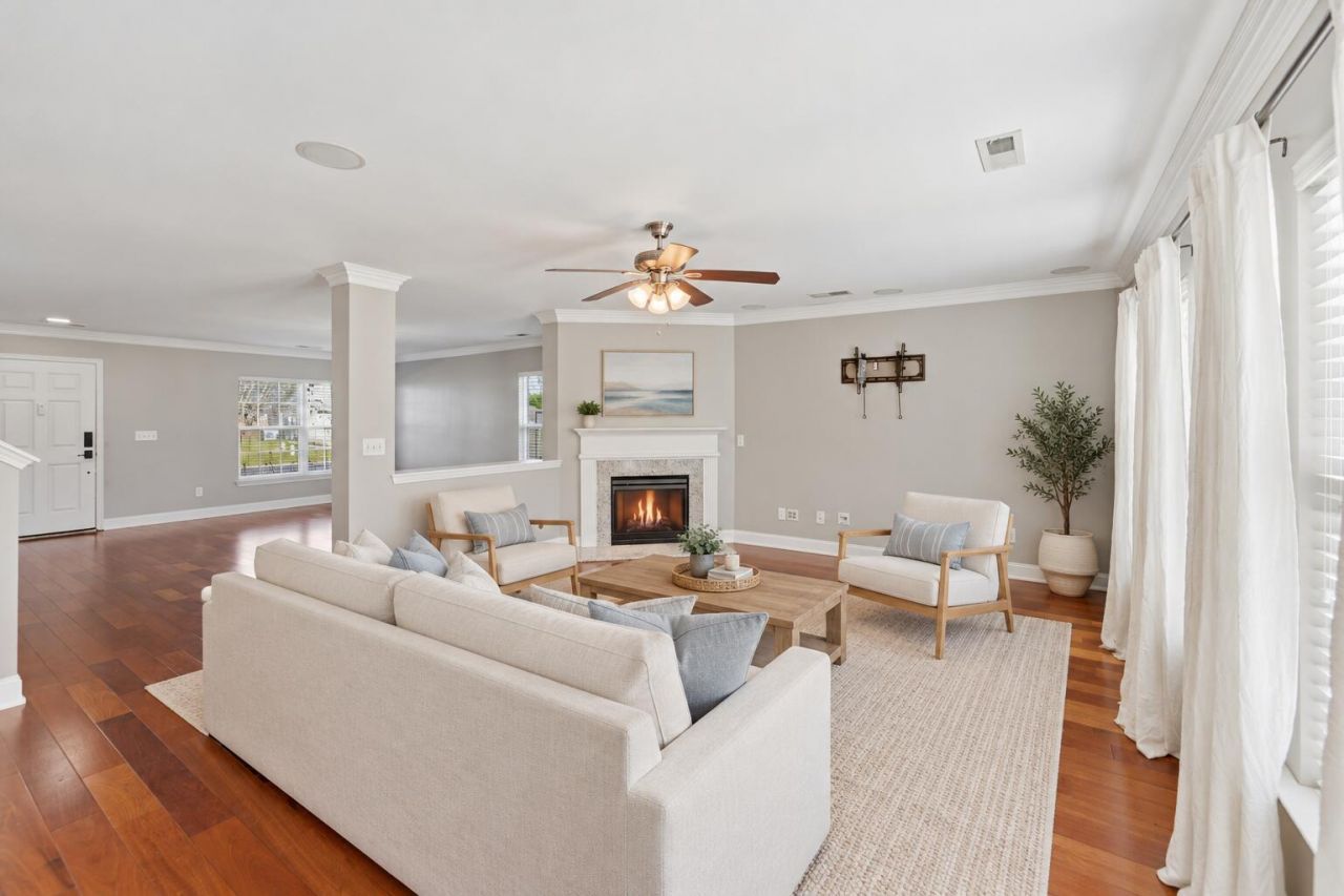351 Albrighton Way Photo 7