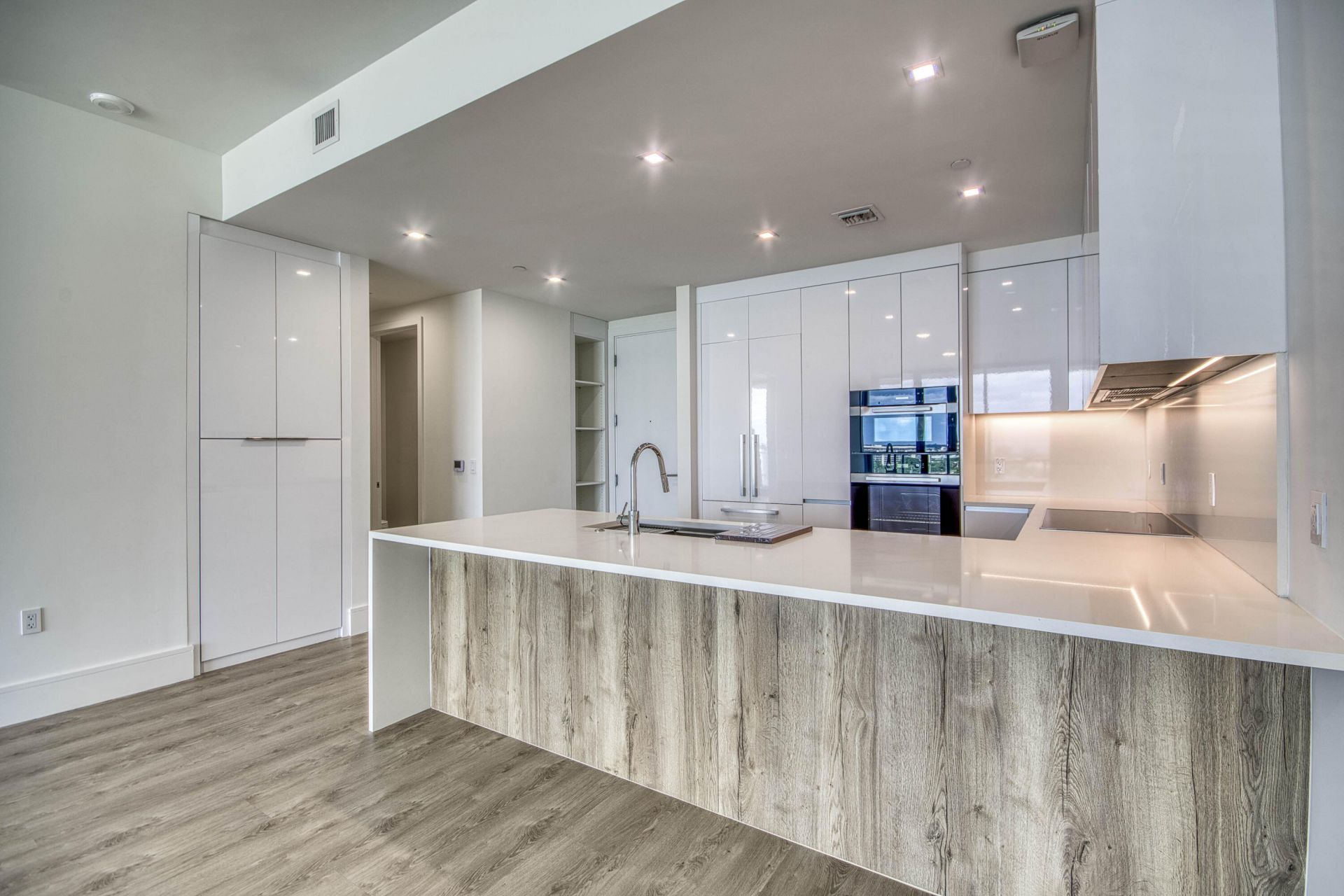220 Lake Shore Drive, Unit 813, West Palm Beach, FL 33403 Photo