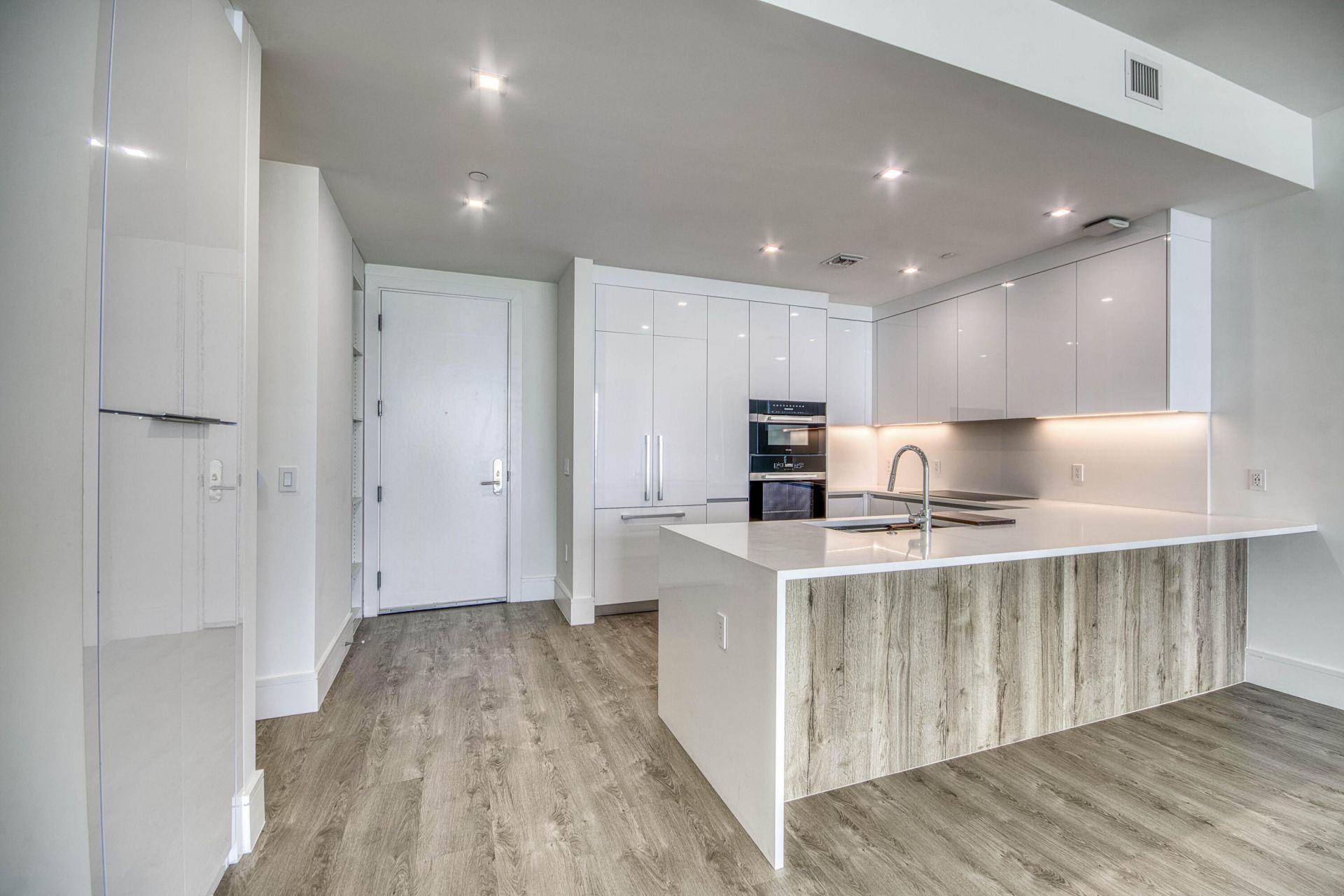 220 Lake Shore Drive, Unit 813, West Palm Beach, FL 33403 Photo