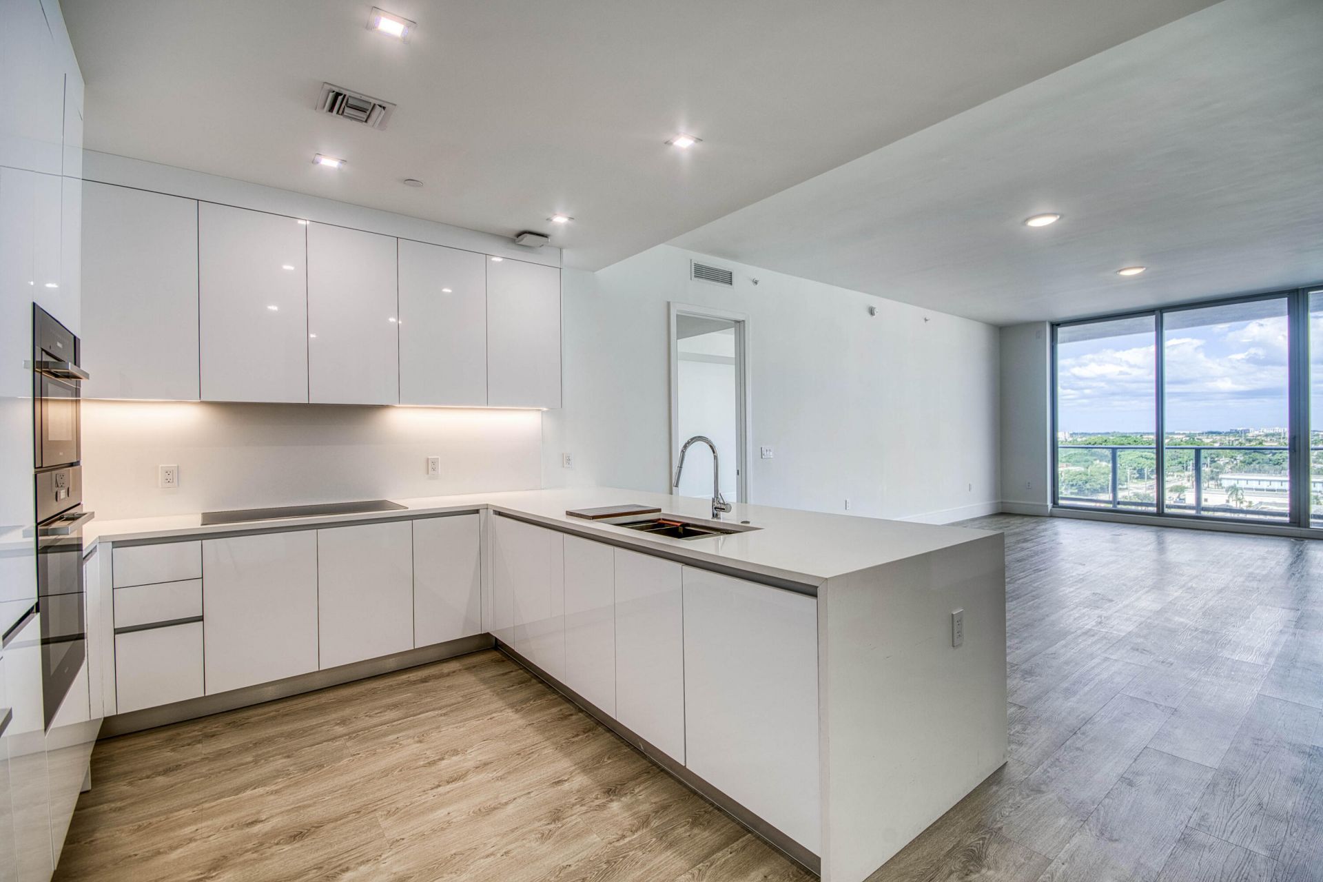 220 Lake Shore Drive, Unit 813, West Palm Beach, FL 33403 Photo