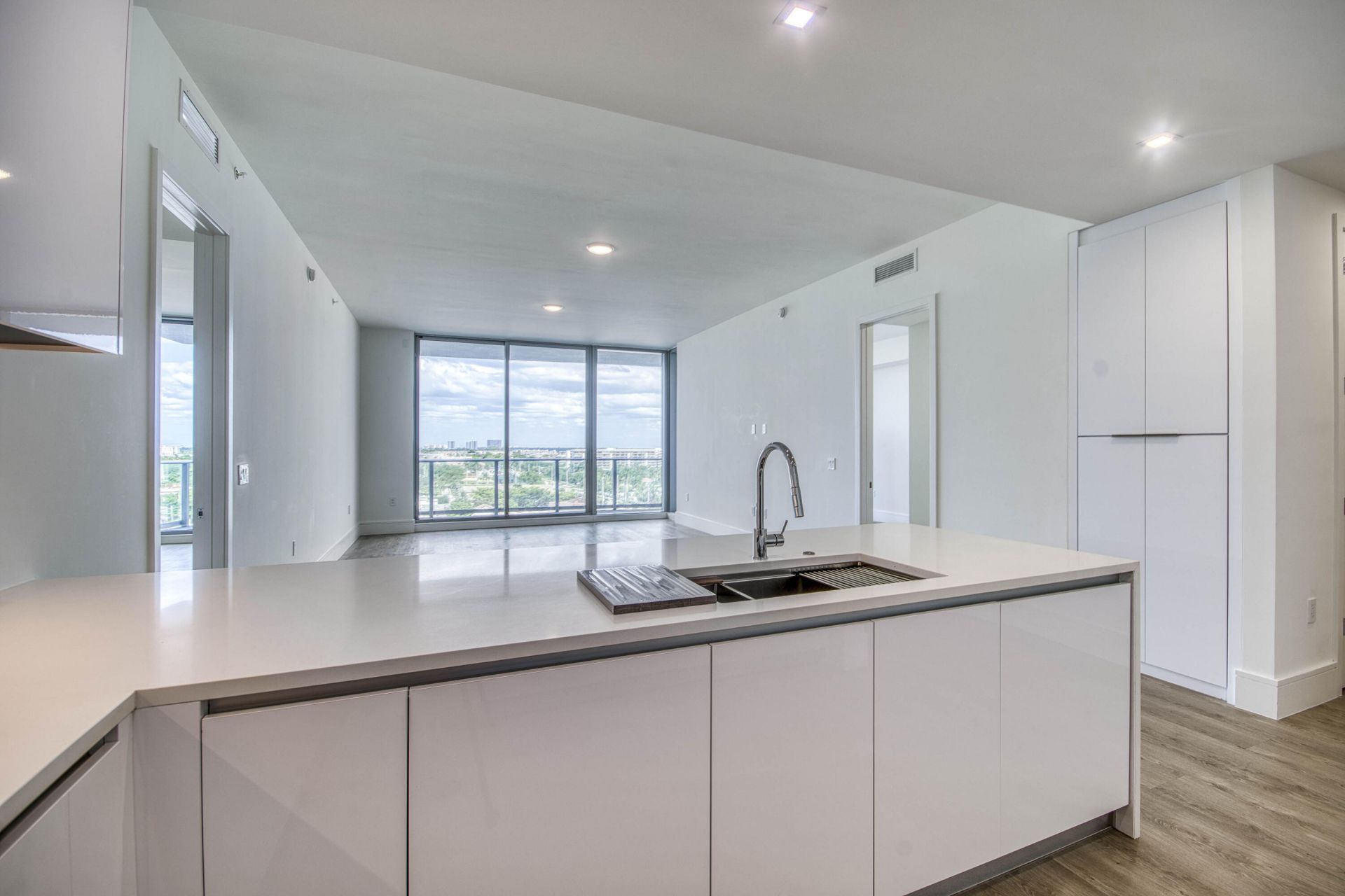 220 Lake Shore Drive, Unit 813, West Palm Beach, FL 33403 Photo