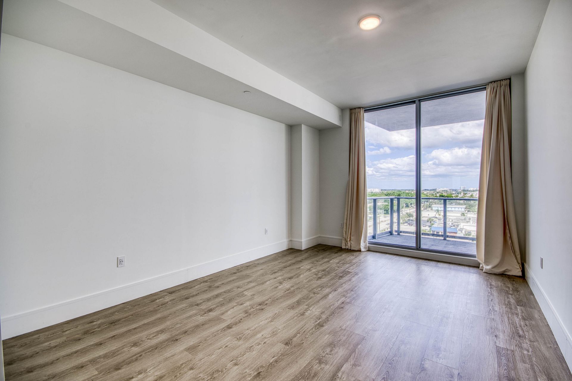 220 Lake Shore Drive, Unit 813, West Palm Beach, FL 33403 Photo