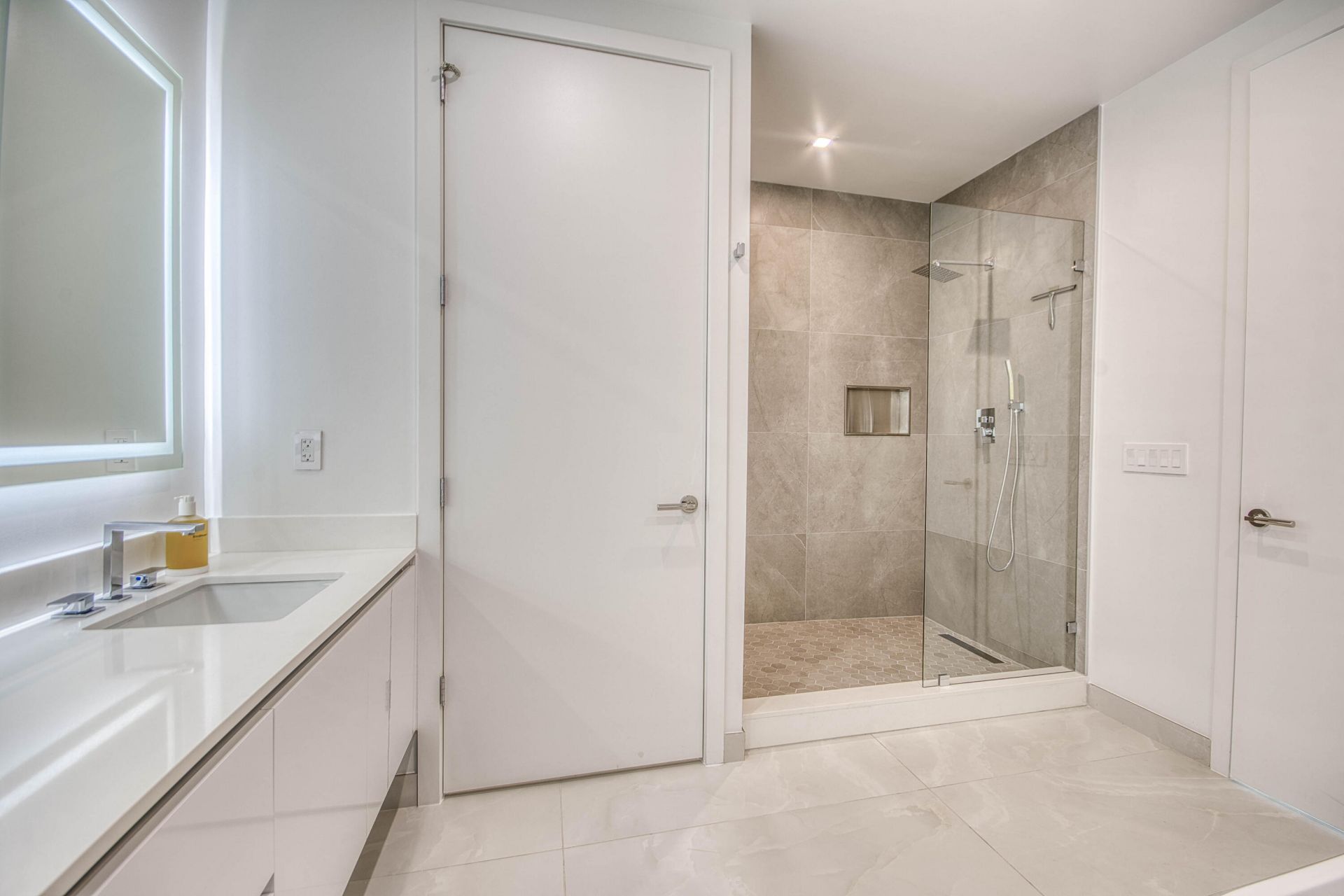 220 Lake Shore Drive, Unit 813, West Palm Beach, FL 33403 Photo