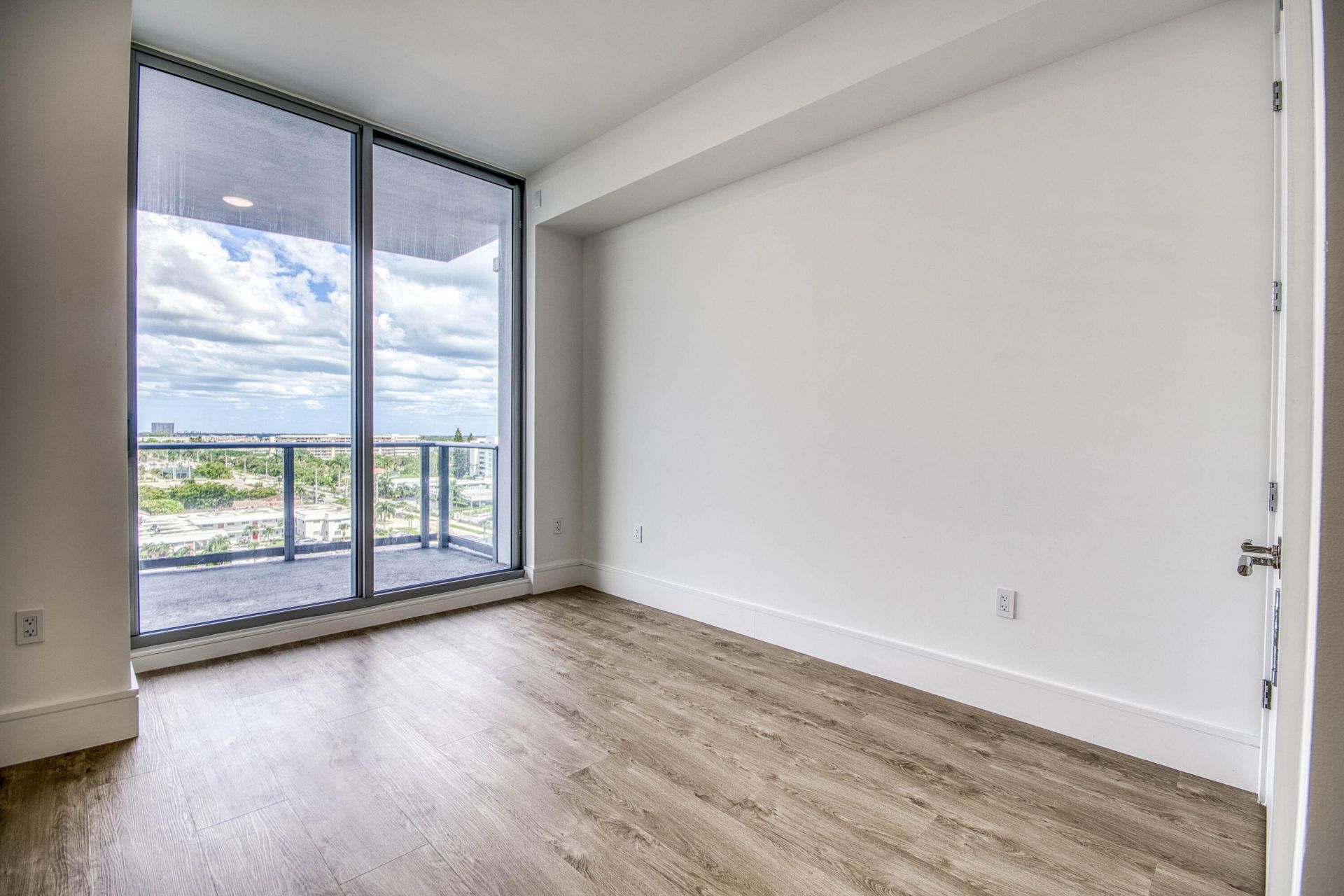 220 Lake Shore Drive, Unit 813, West Palm Beach, FL 33403 Photo