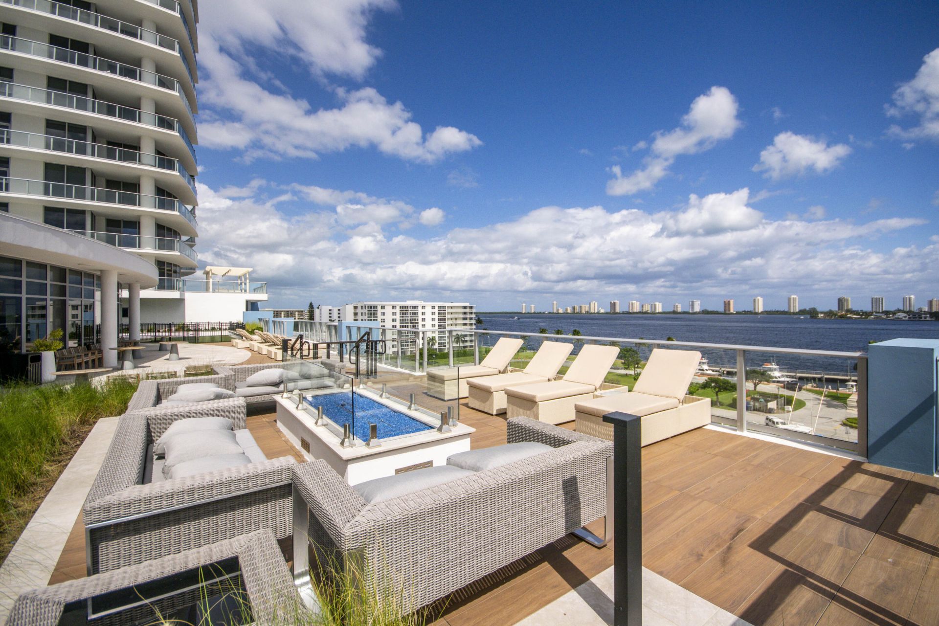 220 Lake Shore Drive, Unit 813, West Palm Beach, FL 33403 Photo