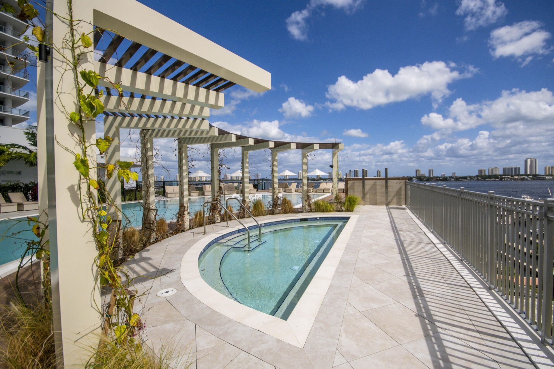 220 Lake Shore Drive, Unit 813, West Palm Beach, FL 33403 Photo