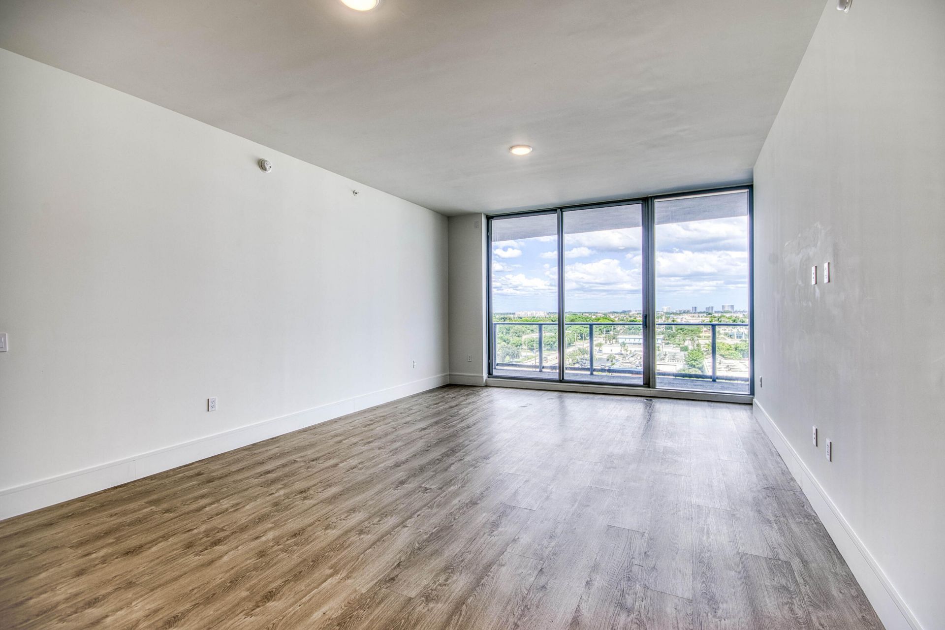 220 Lake Shore Drive, Unit 813, West Palm Beach, FL 33403 Photo
