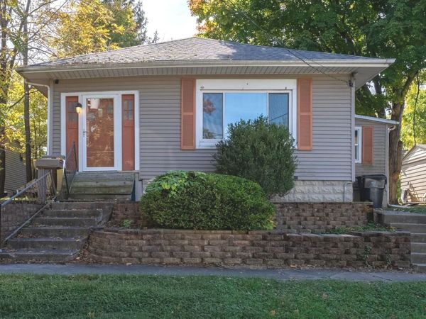 1106 W Taylor Street , Bloomington, IL 61701