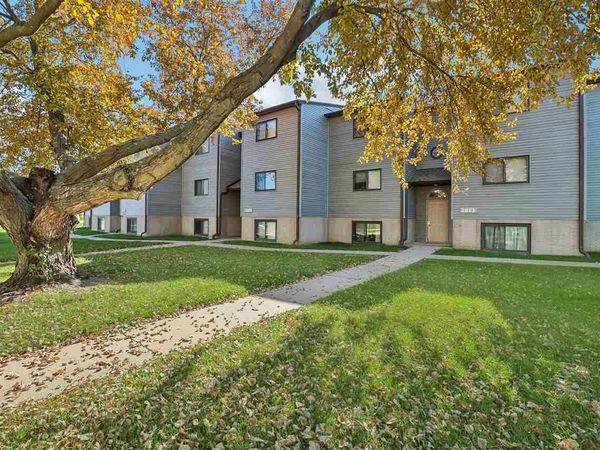2613 Westwinds Drive, Unit 6, Iowa City, IA 52246