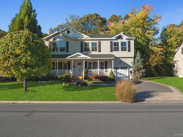 11 Elaine Drive , Sayville, NY 11782