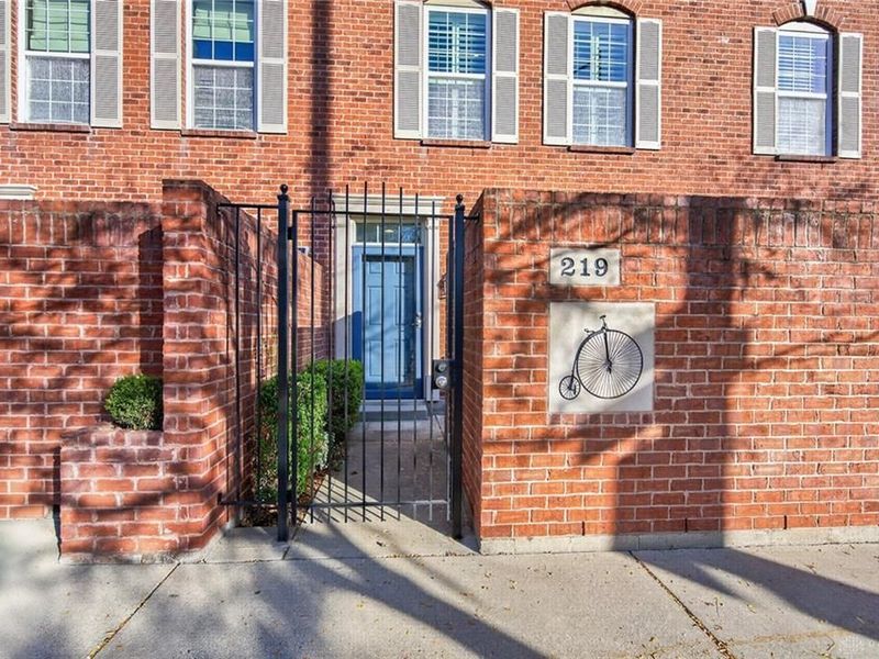 219 E 1st Street, Dayton, OH 45402 Photo 2