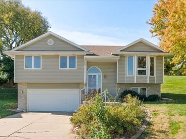 122 FENWICK Circle, COUNCIL BLUFFS, IA 51503