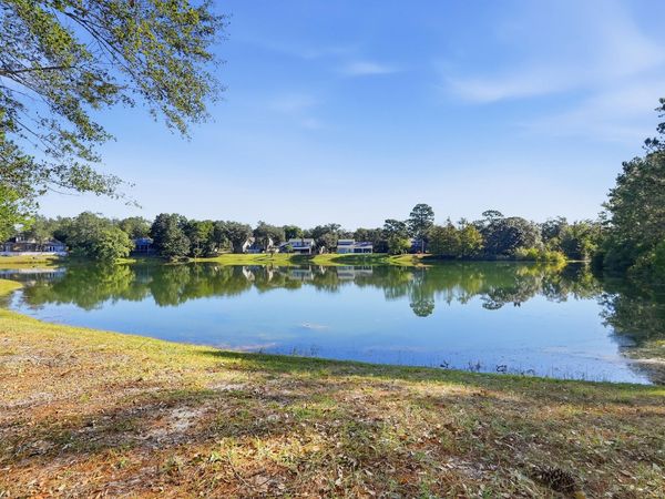 303 Southlake Court, Niceville, FL 32578