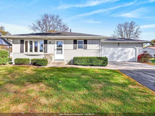 31 HERITAGE LANE, Fond Du Lac, WI 54935