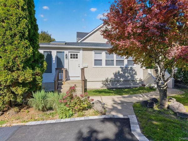 25 Bella Vista Avenue , Glen Cove, NY 11542