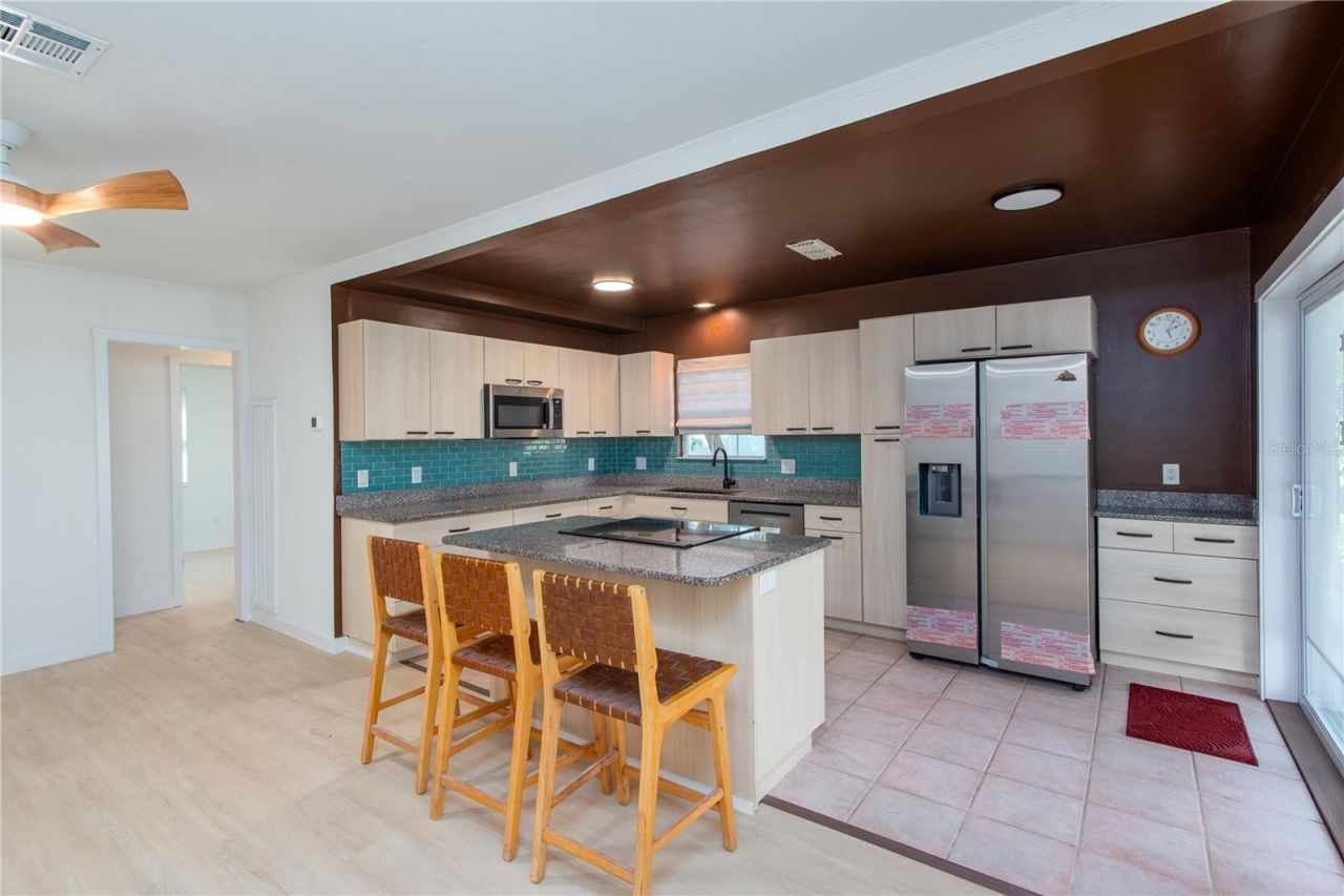 750 Bay Esplanade , Clearwater Beach, FL 33767 Photo