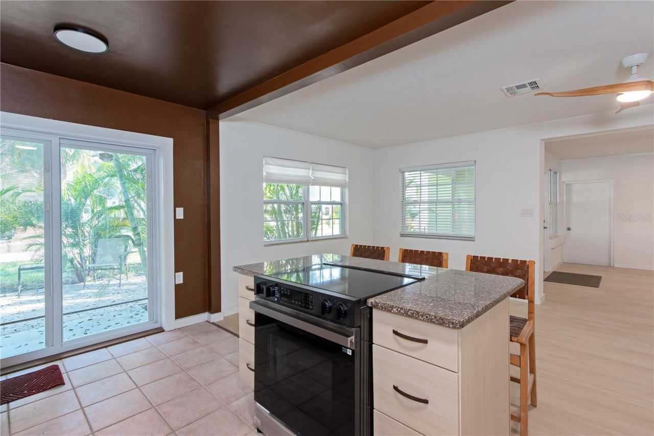 750 Bay Esplanade , Clearwater Beach, FL 33767 Photo