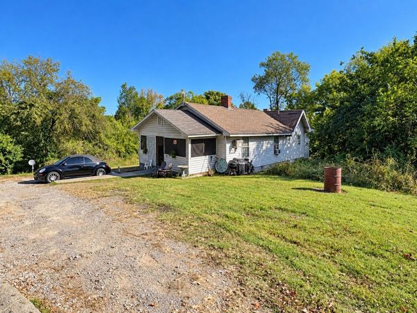 705 9th St , Clarksville, TN 37040
