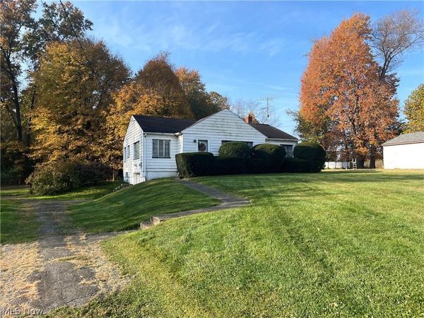 1292 Salt Springs Road , Niles, OH 44440