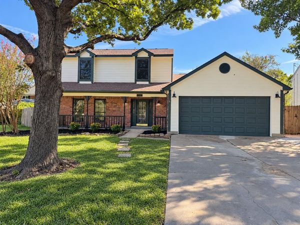 608 Valley Mills Drive , Arlington, TX 76018