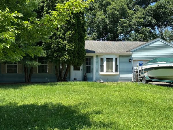 728 Nottingham Court , Island Lake, IL 60042