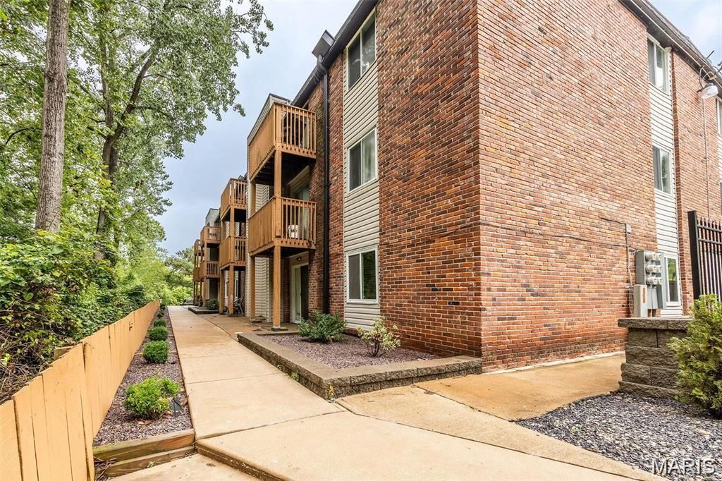 2808 Black Forest Drive, Unit F, Saint Louis, MO 63129 Main Photo