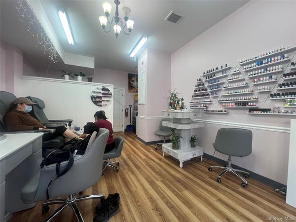 29-20 crescent , Astoria, NY 11102