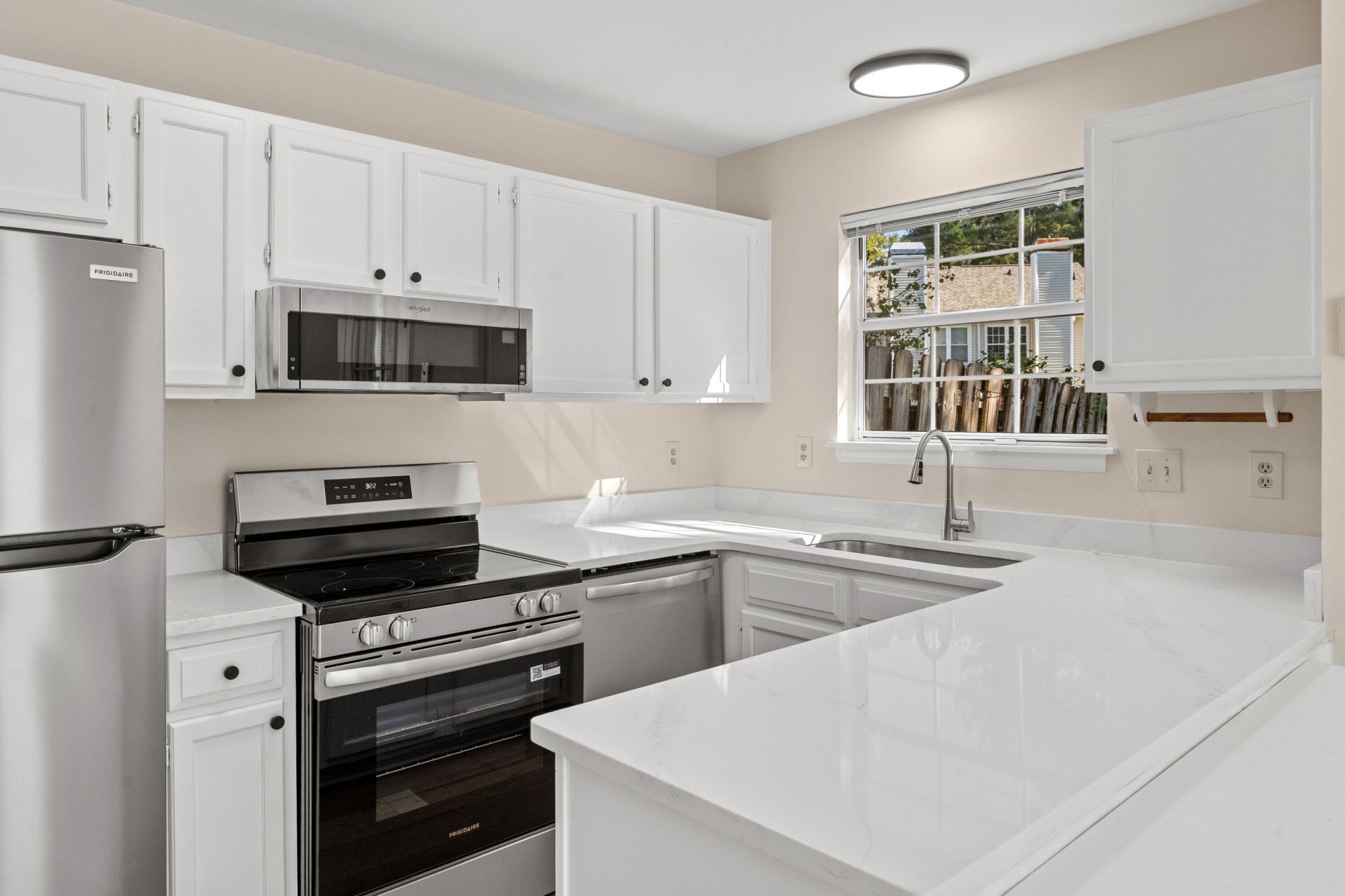 1011 Reserve Way Photo 7