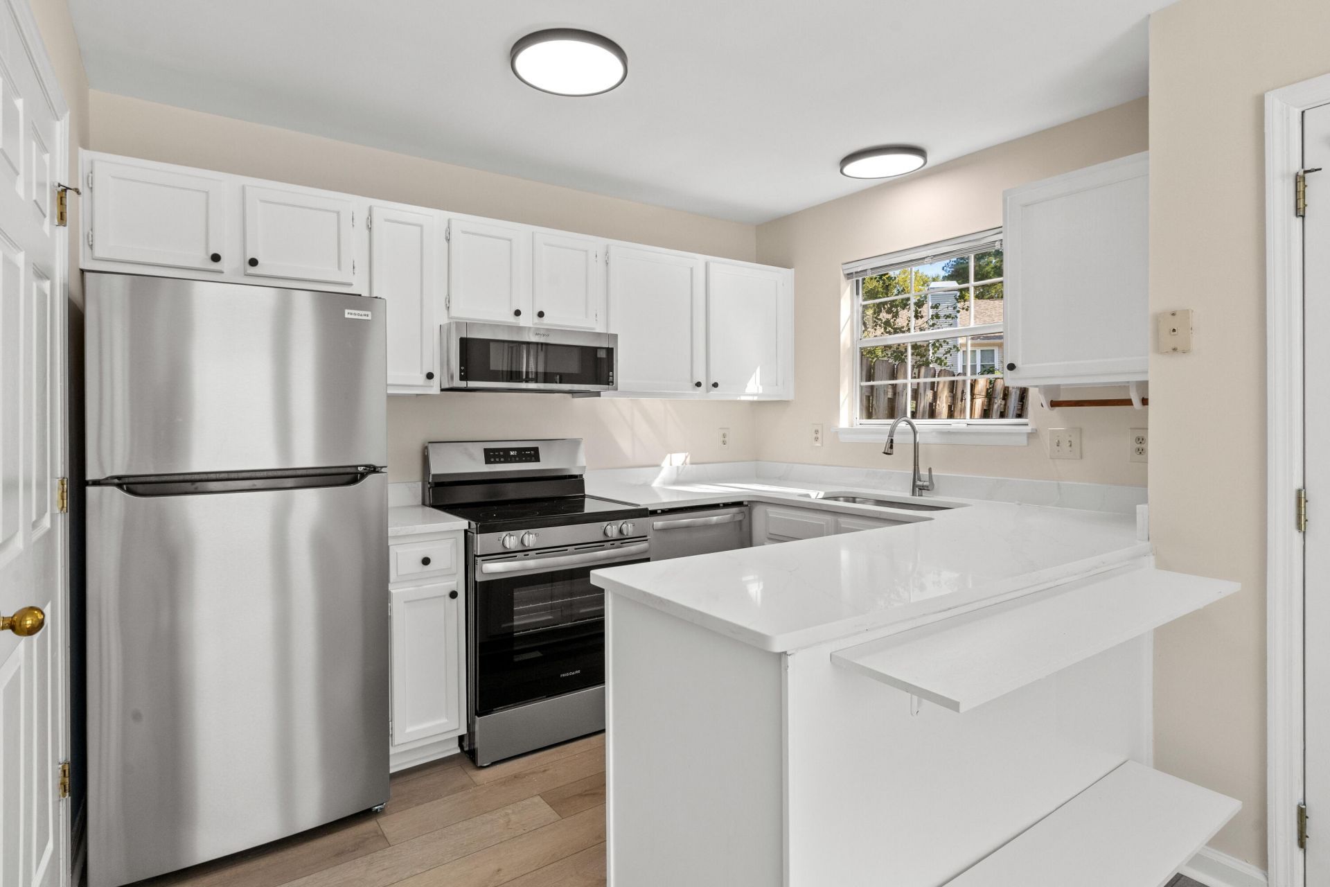 1011 Reserve Way Photo 8