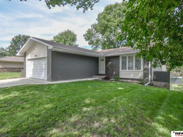 5616 Dogwood Drive, Lincoln, NE 68516