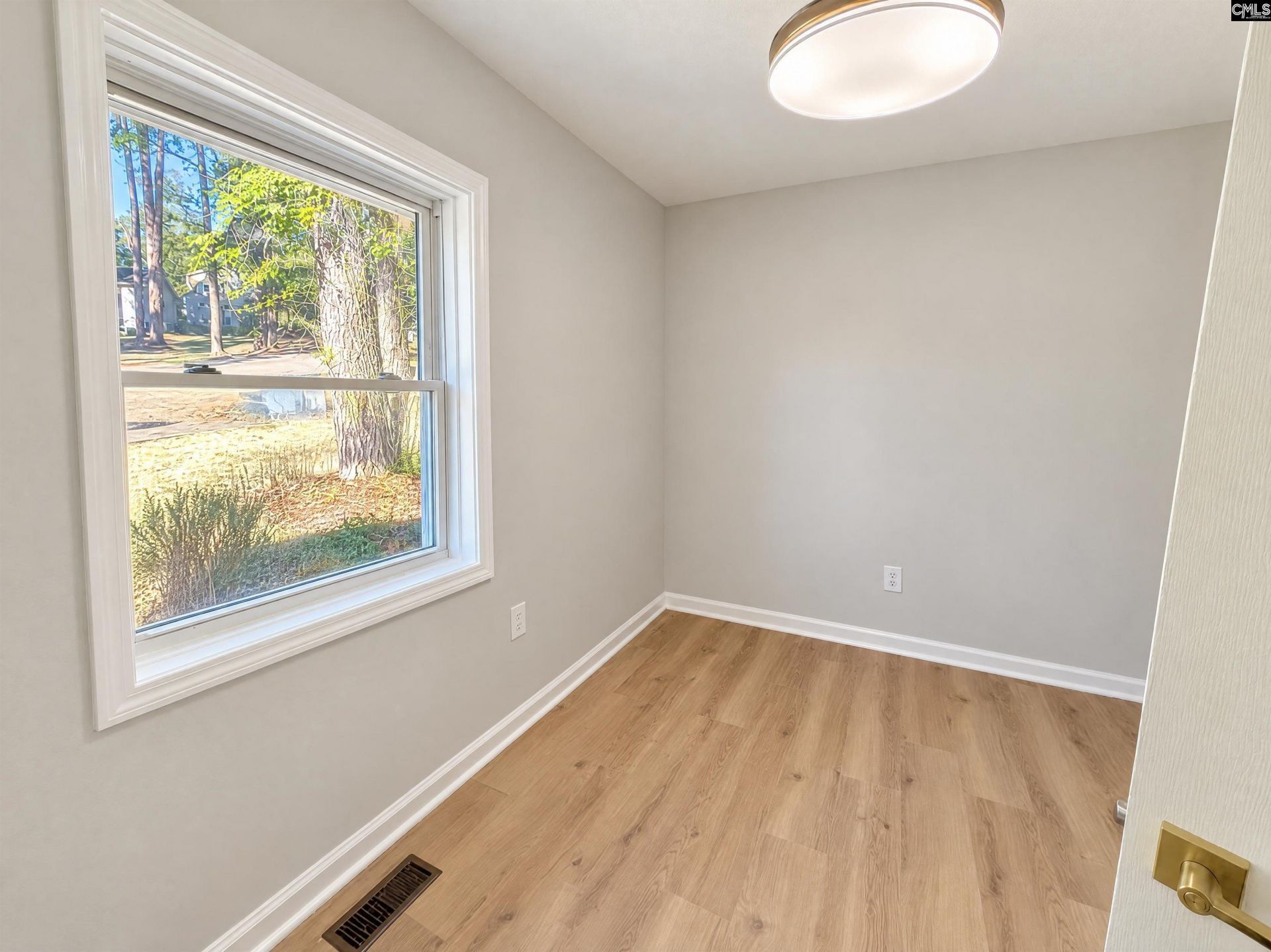 112 Riverview Court  Photo 16