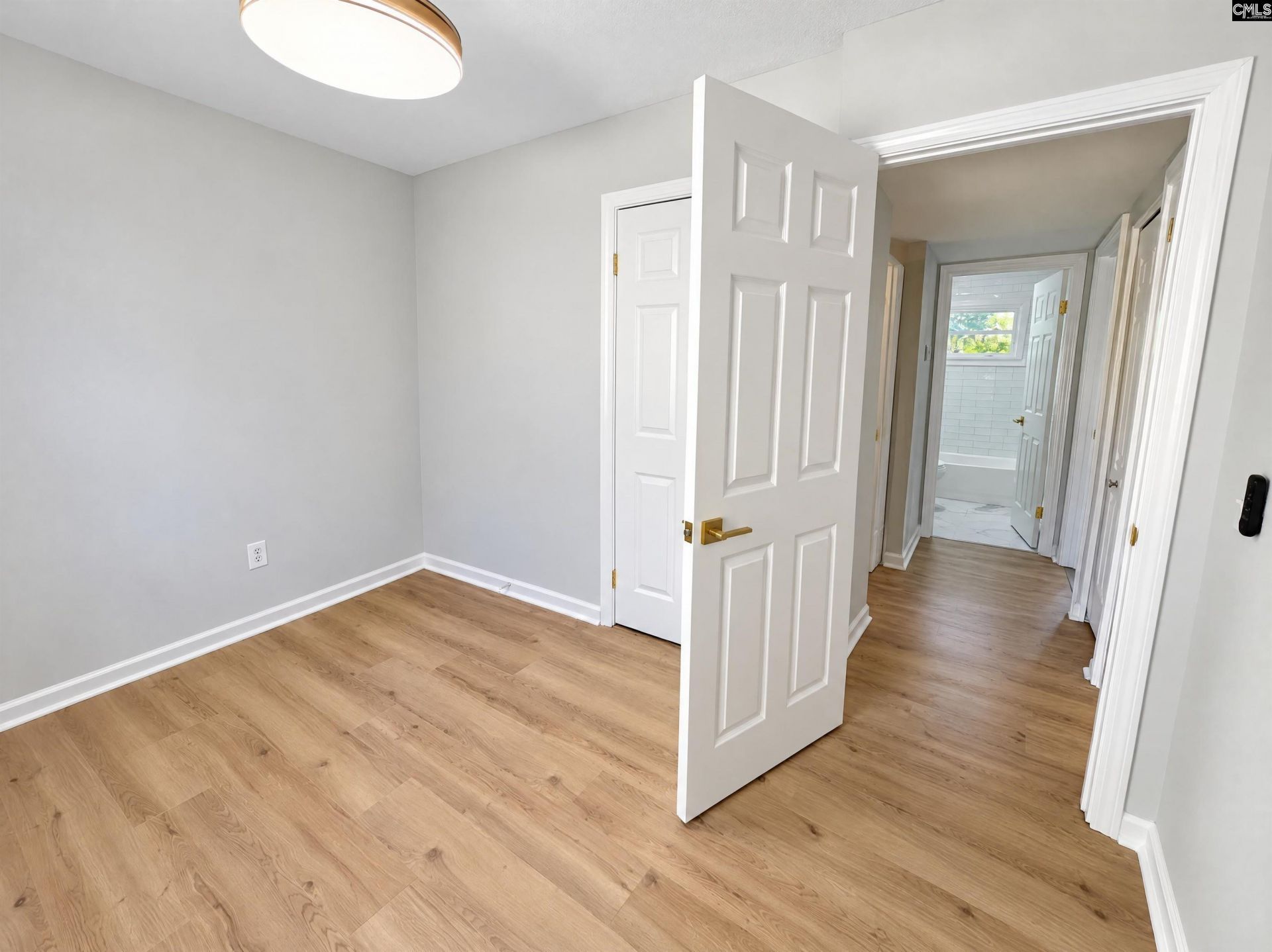 112 Riverview Court  Photo 4