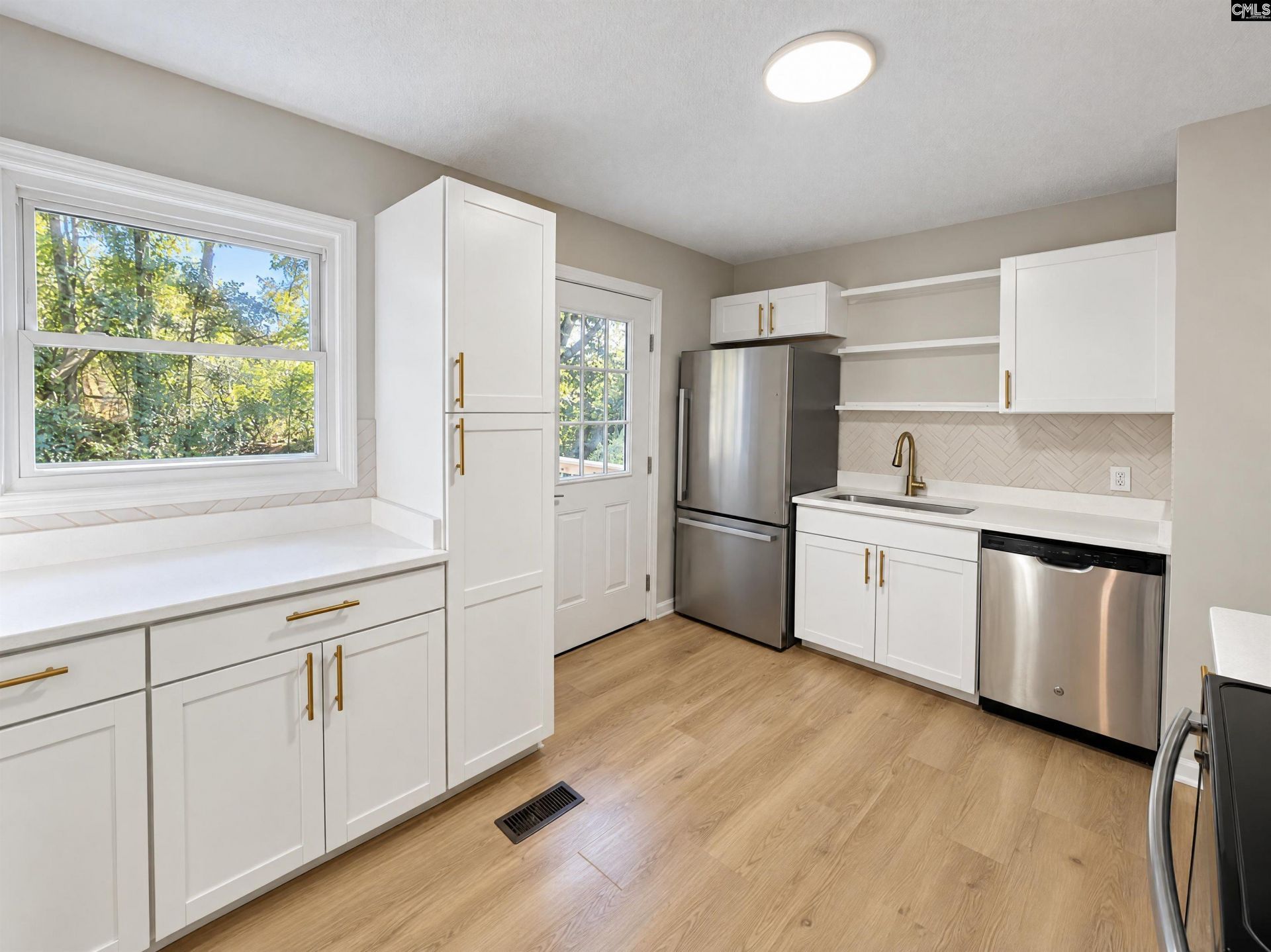 112 Riverview Court  Photo 6