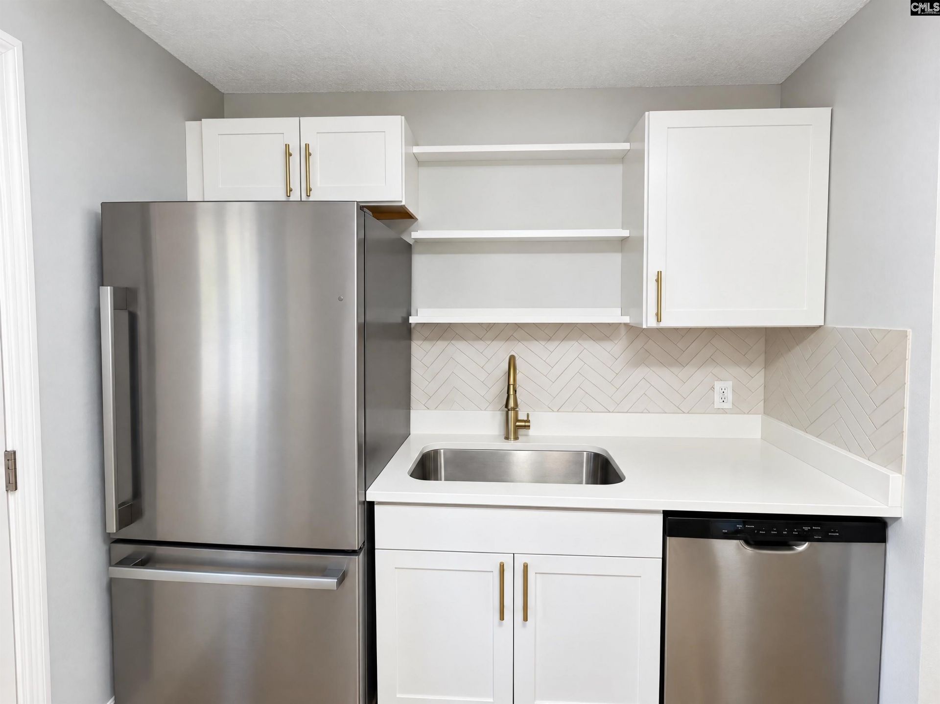 112 Riverview Court  Photo 9