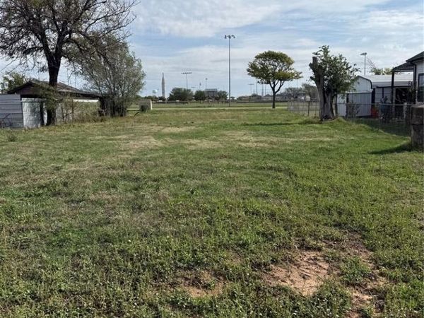918 S Baucum Street, Altus, OK 73521