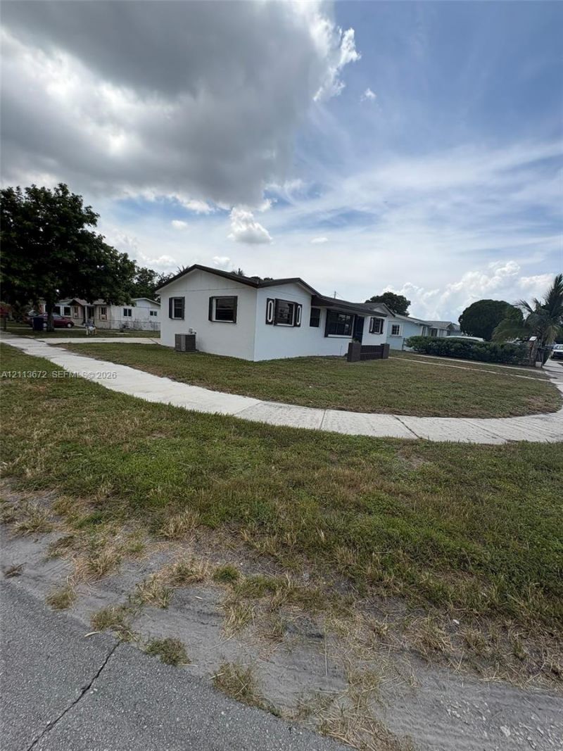 3020 NW 212th St , Miami Gardens, FL 33056 Photo
