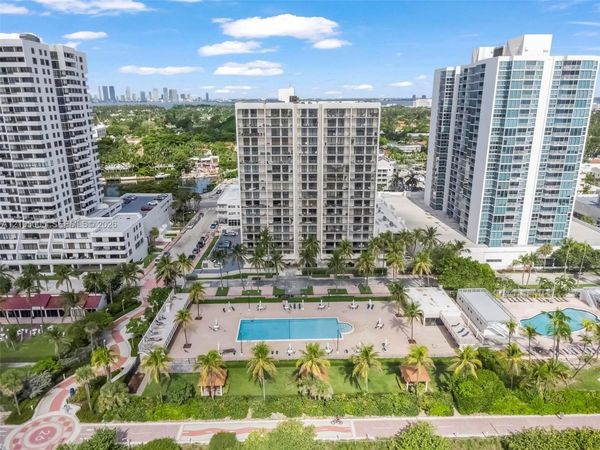2625 Collins Ave , Unit 318, Miami Beach, FL 33140