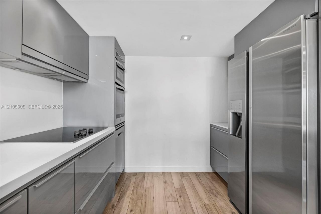 2625 Collins Ave , Unit 318, Miami Beach, FL 33140 Photo