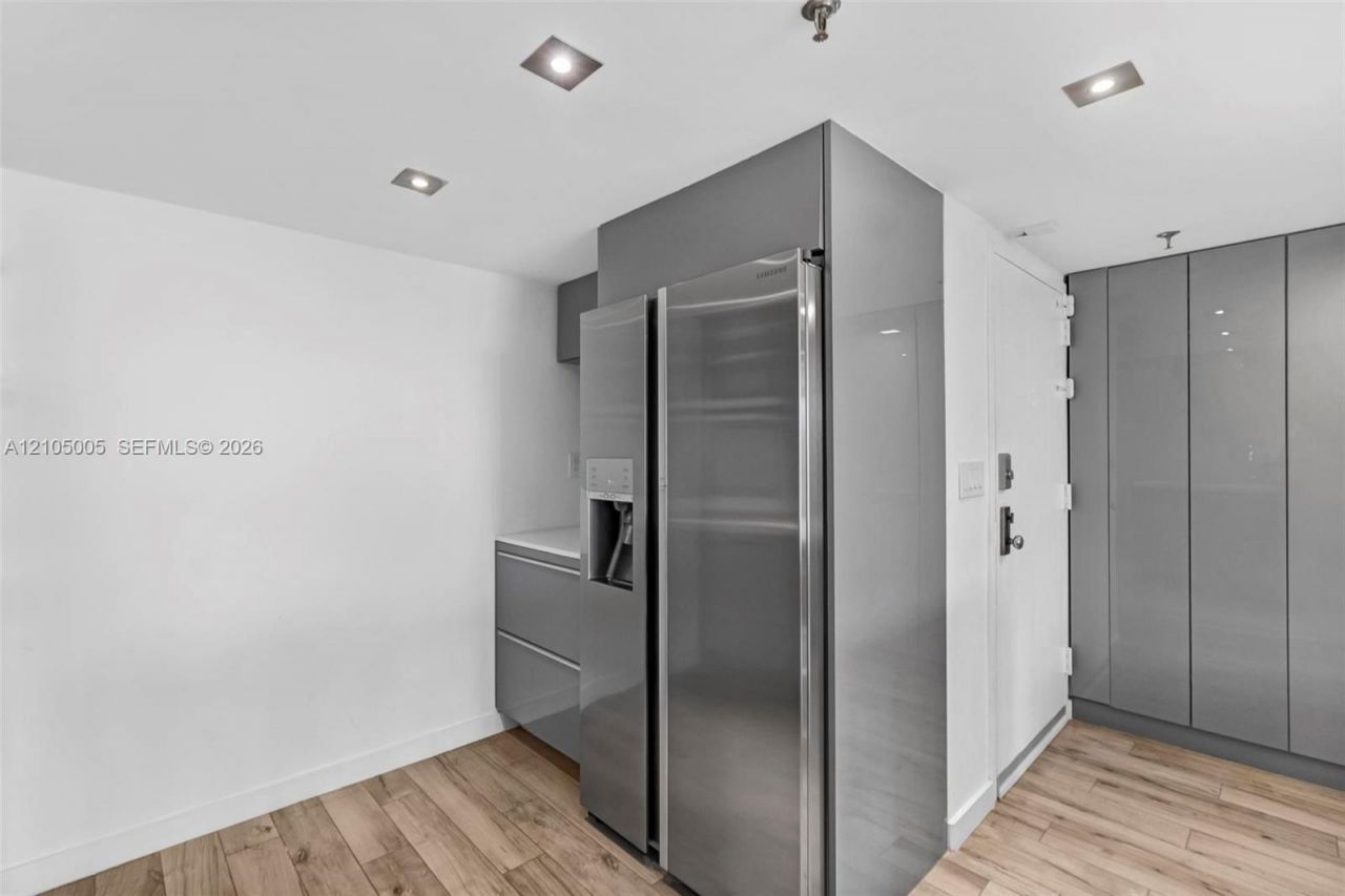 2625 Collins Ave , Unit 318, Miami Beach, FL 33140 Photo
