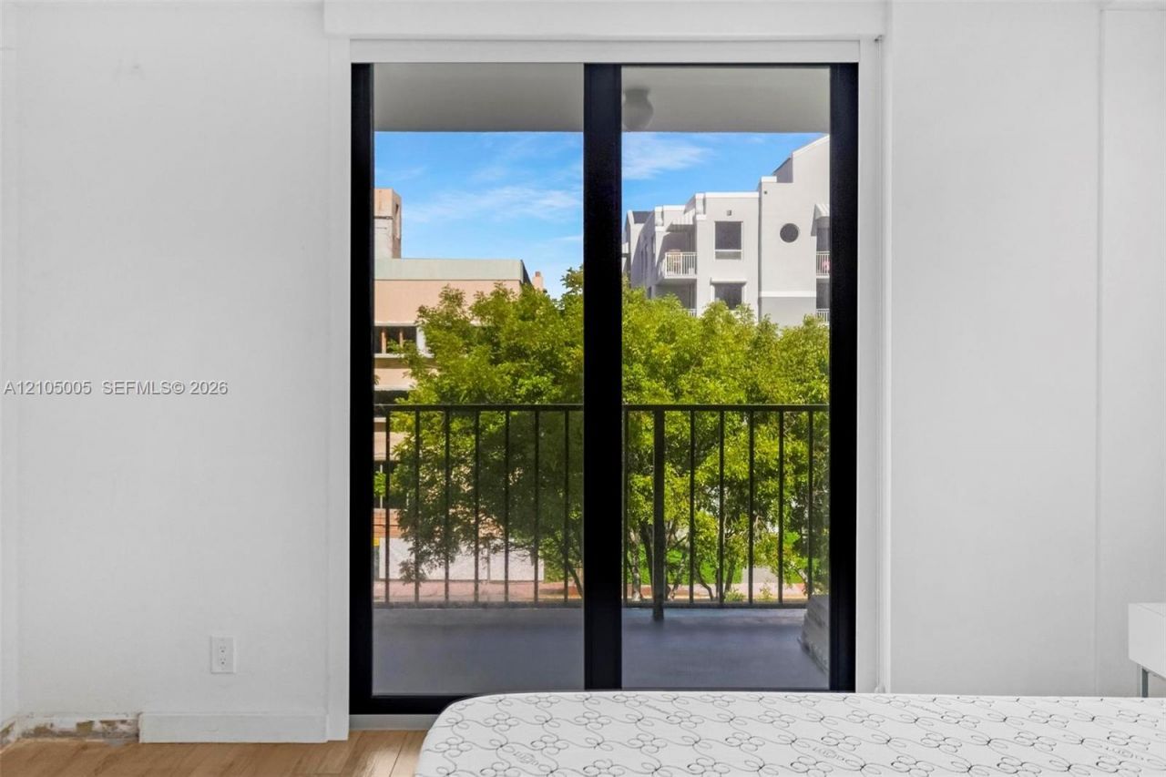 2625 Collins Ave , Unit 318, Miami Beach, FL 33140 Photo