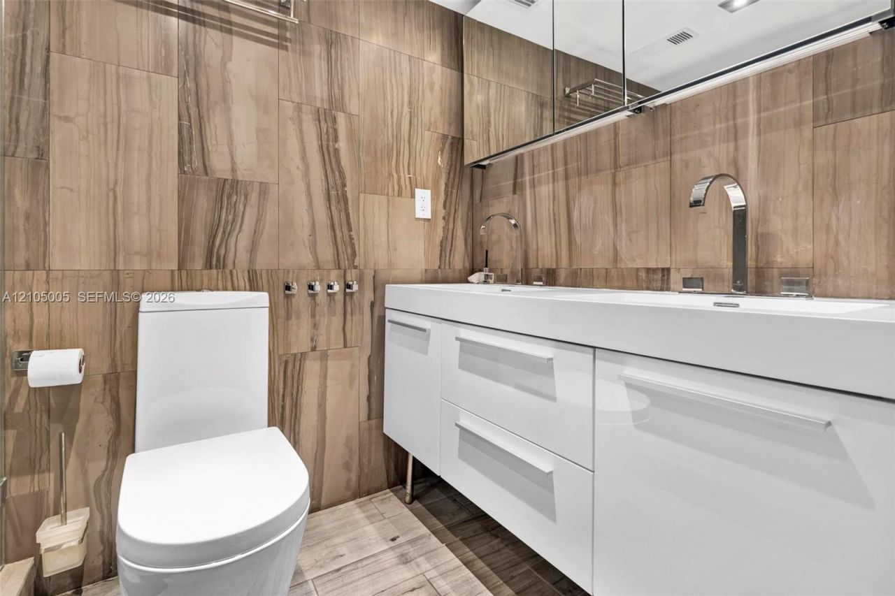 2625 Collins Ave , Unit 318, Miami Beach, FL 33140 Photo
