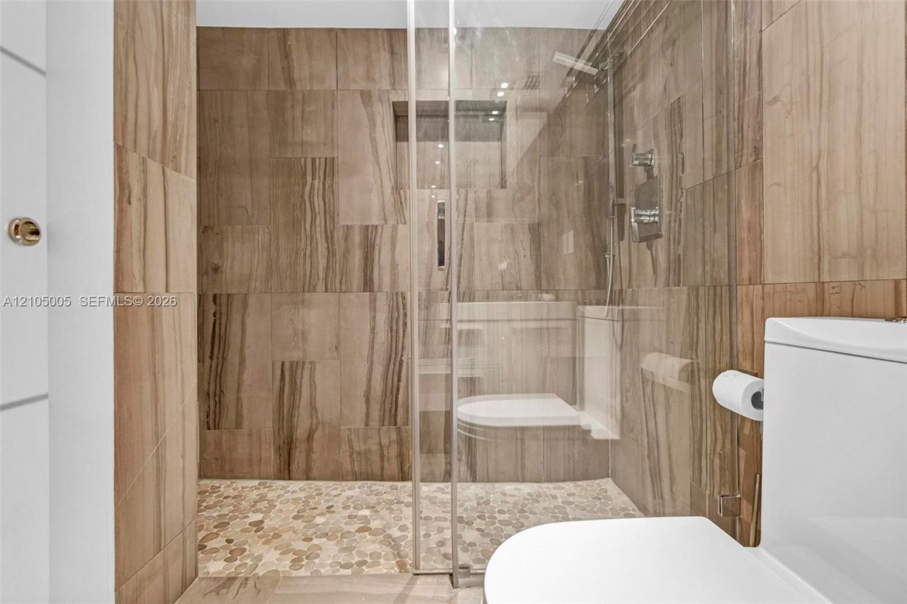 2625 Collins Ave , Unit 318, Miami Beach, FL 33140 Photo