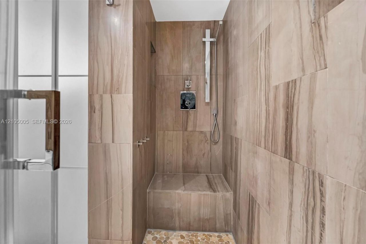 2625 Collins Ave , Unit 318, Miami Beach, FL 33140 Photo