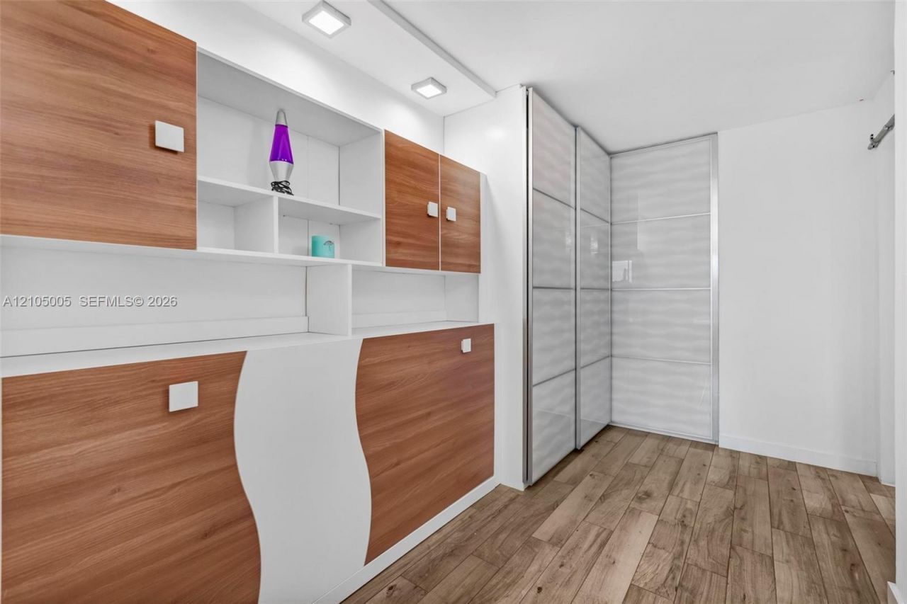 2625 Collins Ave , Unit 318, Miami Beach, FL 33140 Photo